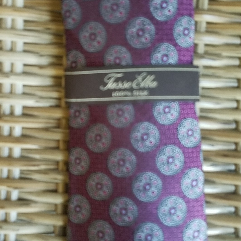 Men's silk tie